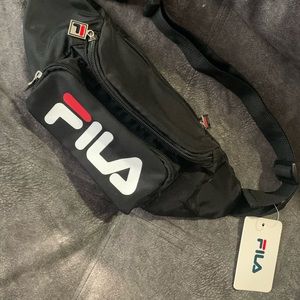 ✨pick 2 for $25✨FILA navy blue & white fanny pack